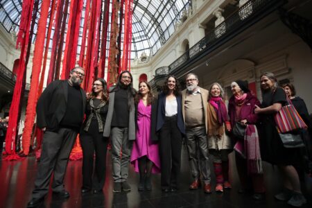 hada Medicina Compulsión La artista Cecilia Vicuña inauguró su exposición “Soñar el agua”, en el  Museo Nacional de Bellas Artes | Ministerio de las Culturas, las Artes y el  Patrimonio